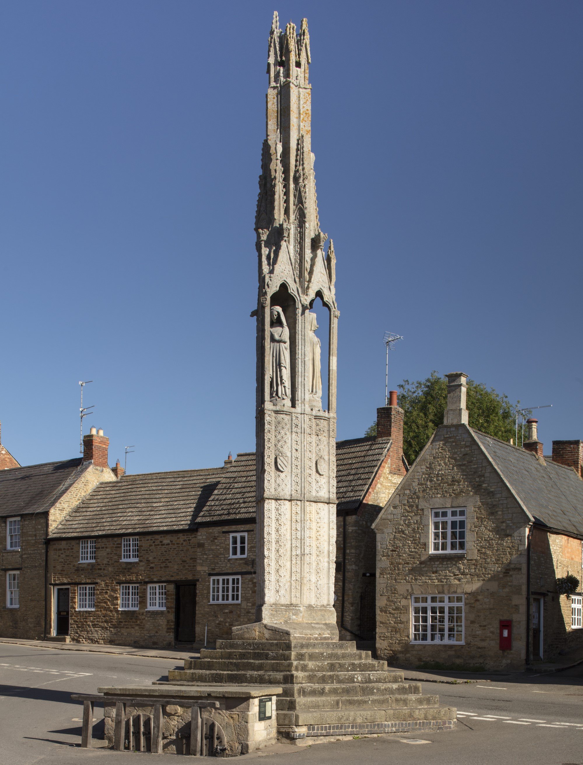 Image: Eleanor Cross in Geddington