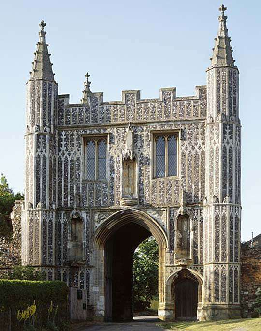 famous medieval architecture