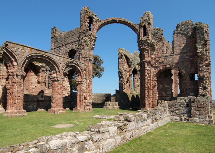 Lindisfarne-Priory.jpg