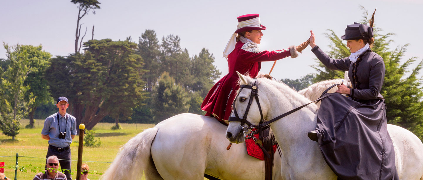 Image: Two reenactors on horseback