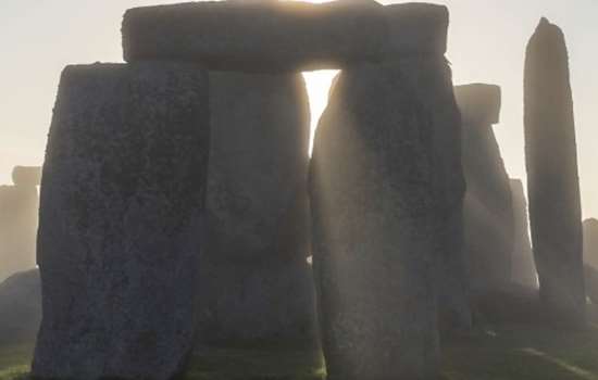 Image: Close-up photo of Stonehenge with the sun shining through the stones