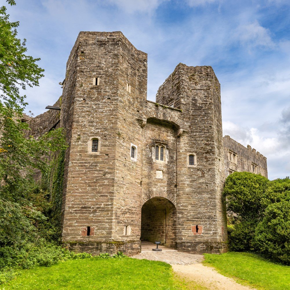 Photo of the gatehouse at Berry Pomeroy Castle on a cloudy day