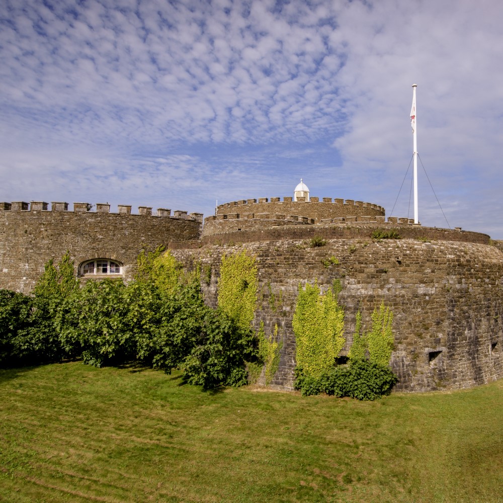 Exterior photo of Deal Castle on a sunny day