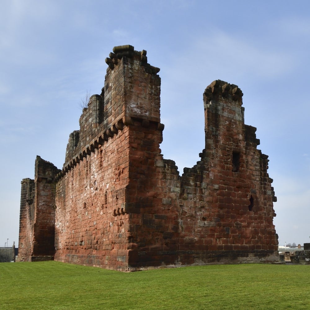 Photo of the remains of Penrith Castle on a sunny day
