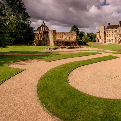 Photo of the grounds of Battle Abbey on a cloudy day