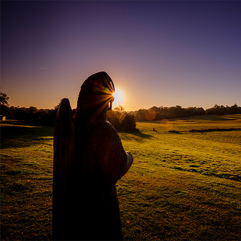 Photo of a statue of a Norman-era soldier at the battlefield at Battle