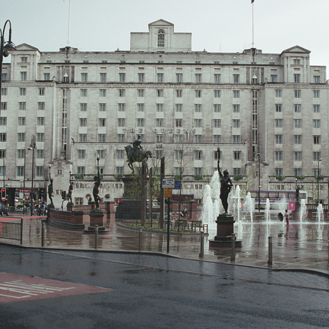 Image: Queen's Hotel, central Leeds (©Mr Hans Van Lemmen. Source Historic England Archive)