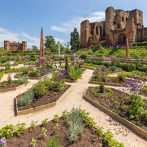 Image: the Elizabethan Garden at Kenilworth Castle