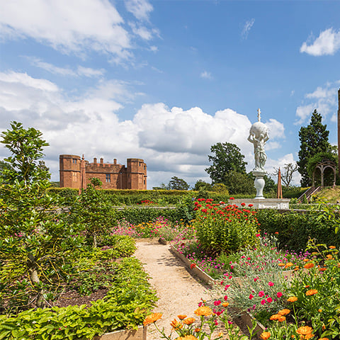 Image: the Elizabethan Garden at Kenilworth Castle