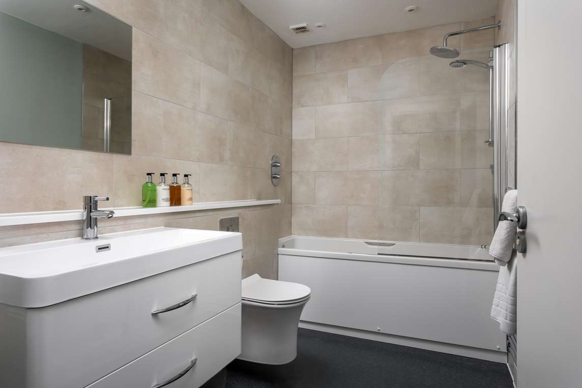 Bathroom, first floor Bathroom, first floor