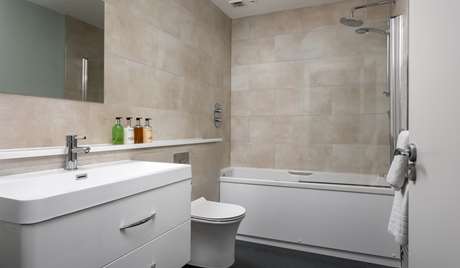Bathroom, first floor Bathroom, first floor