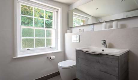 En suite, first floor En suite, first floor