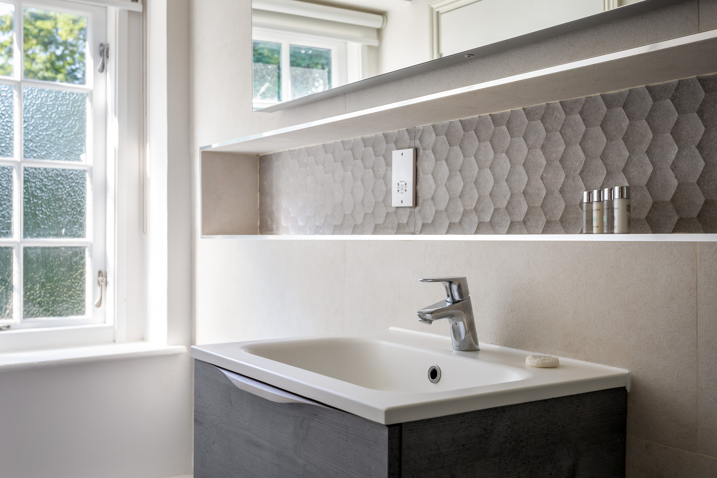 Bathroom, first floor 