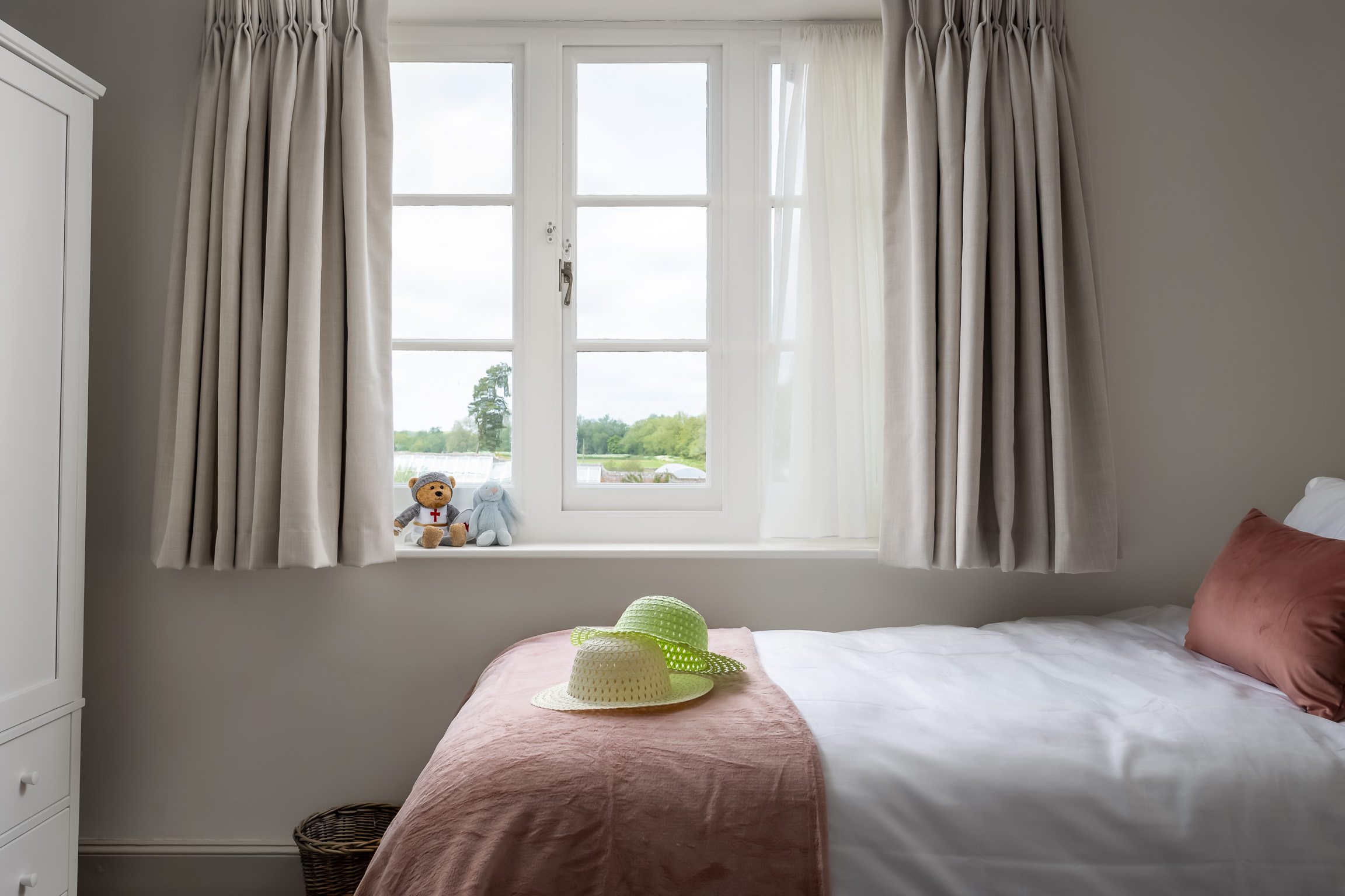 Second twin bedroom, first floor 