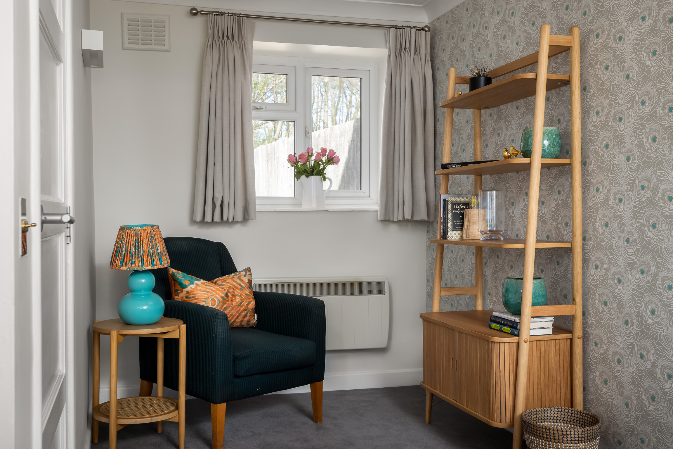 Reading corner in the dining room, ground floor 