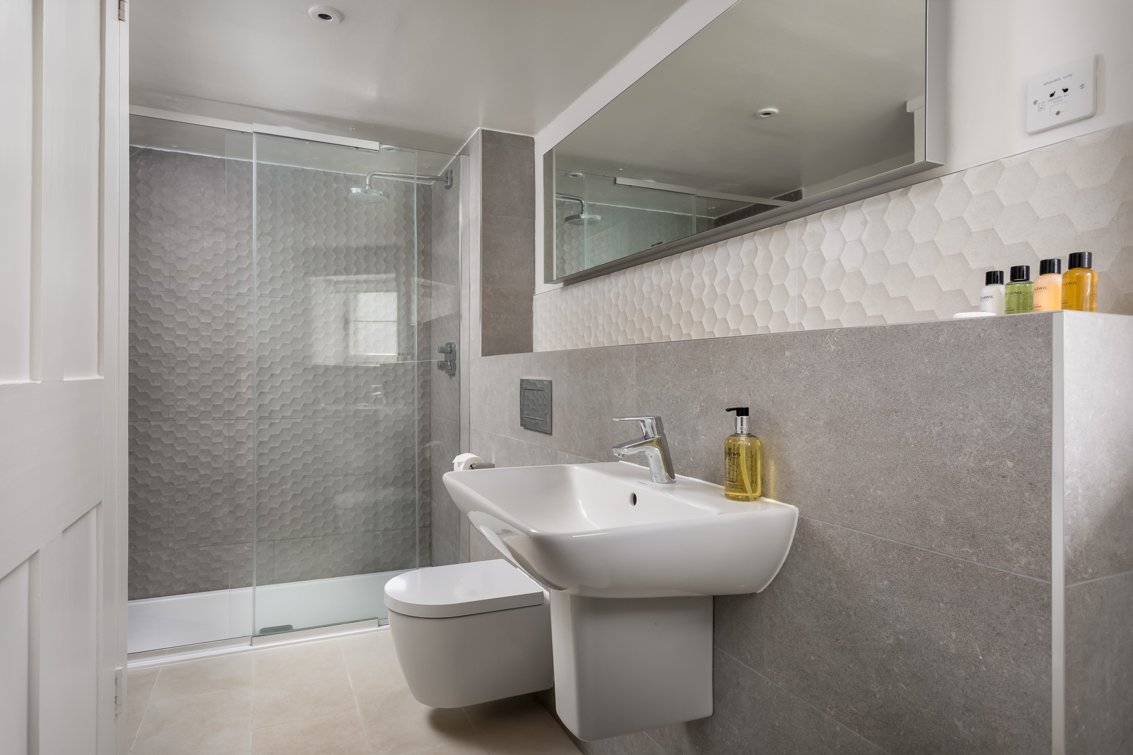 Bathroom, first floor