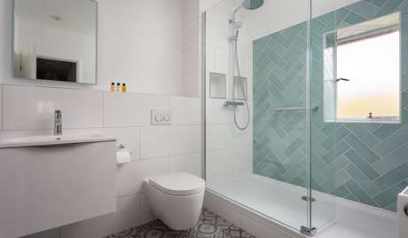 Bathroom, first floor Bathroom, first floor