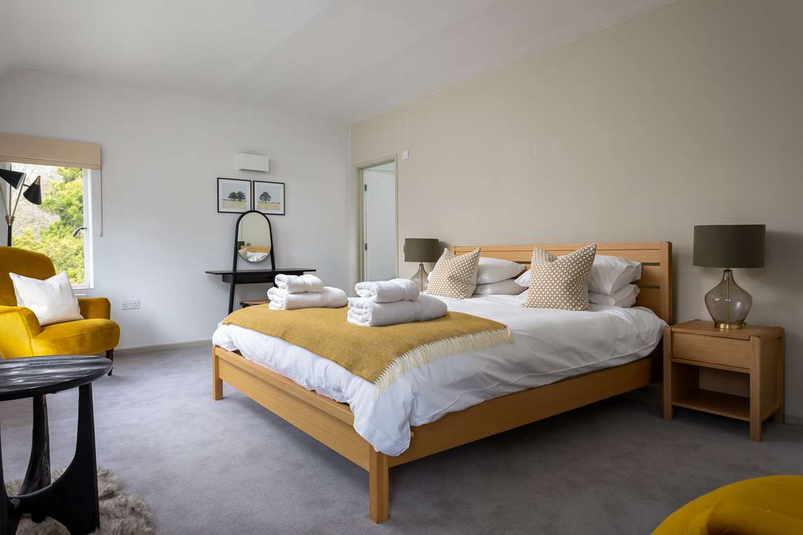 Master bedroom, first floor Master bedroom, first floor