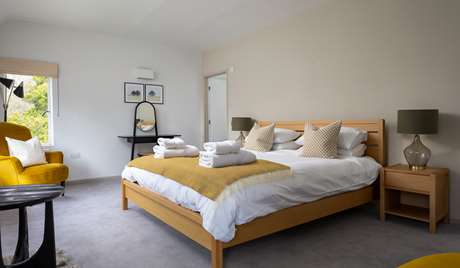 Master bedroom, first floor Master bedroom, first floor