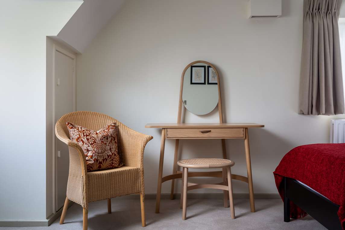 Twin bedroom with en suite, first floor Twin bedroom with en suite, first floor