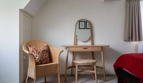 Twin bedroom with en suite, first floor Twin bedroom with en suite, first floor