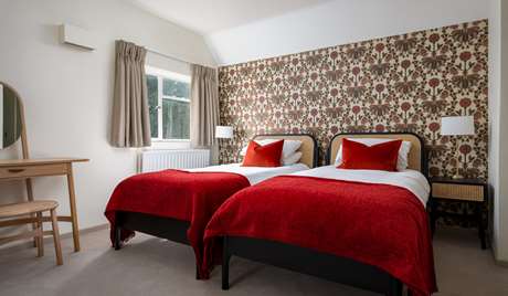 Twin bedroom with en suite, first floor Twin bedroom with en suite, first floor
