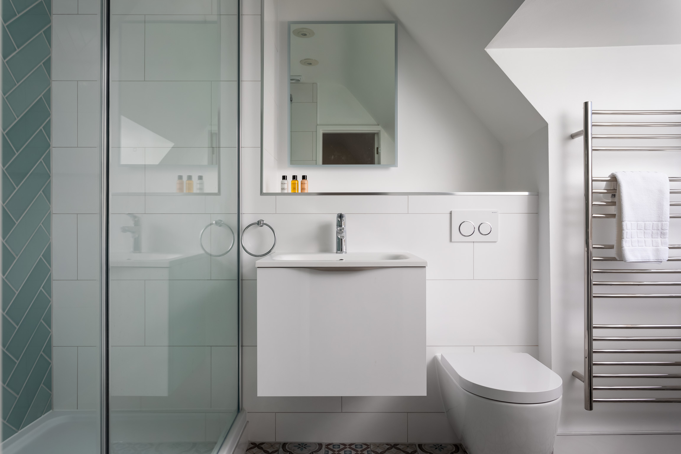 Twin bedroom's en suite, first floor