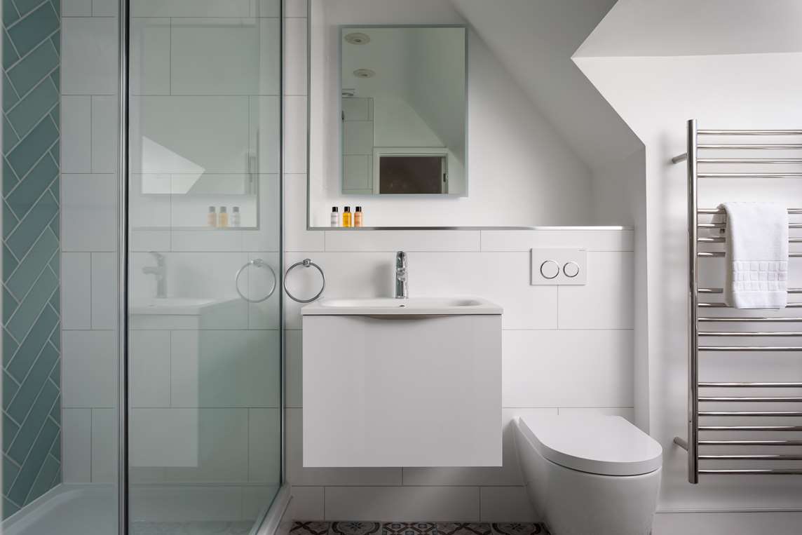 Twin bedroom's en suite, first floor Twin bedroom's en suite, first floor