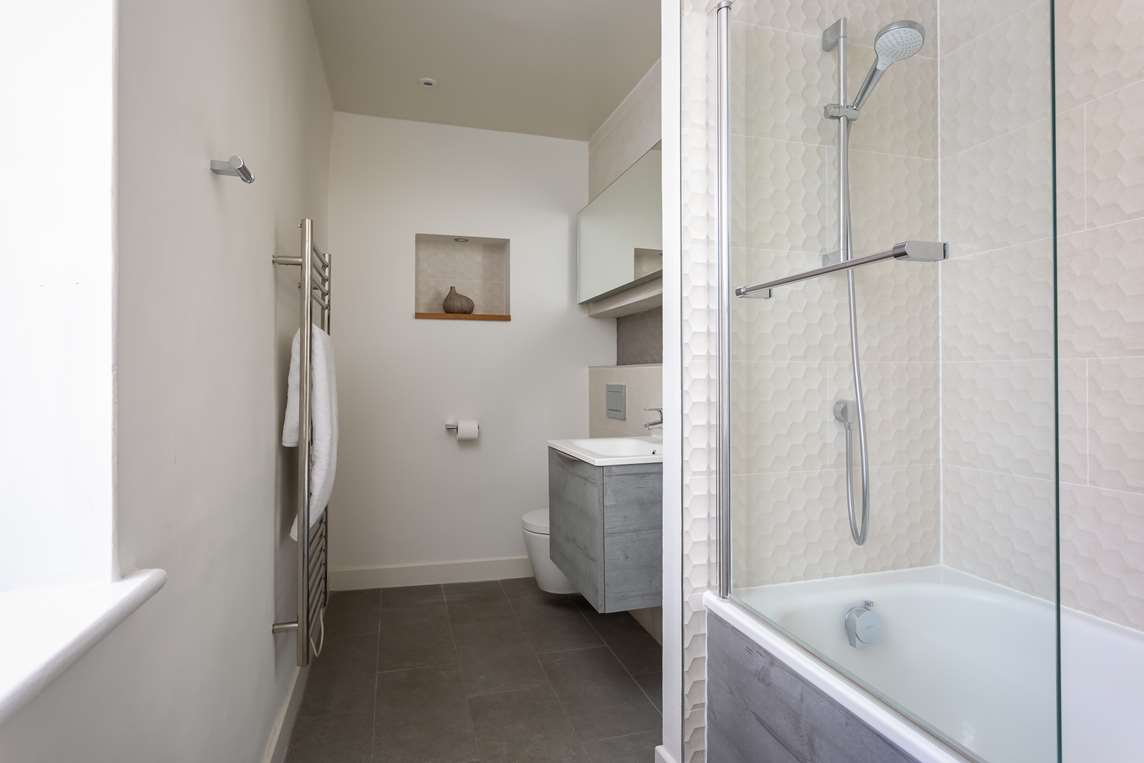 Bathroom, first floor Bathroom, first floor