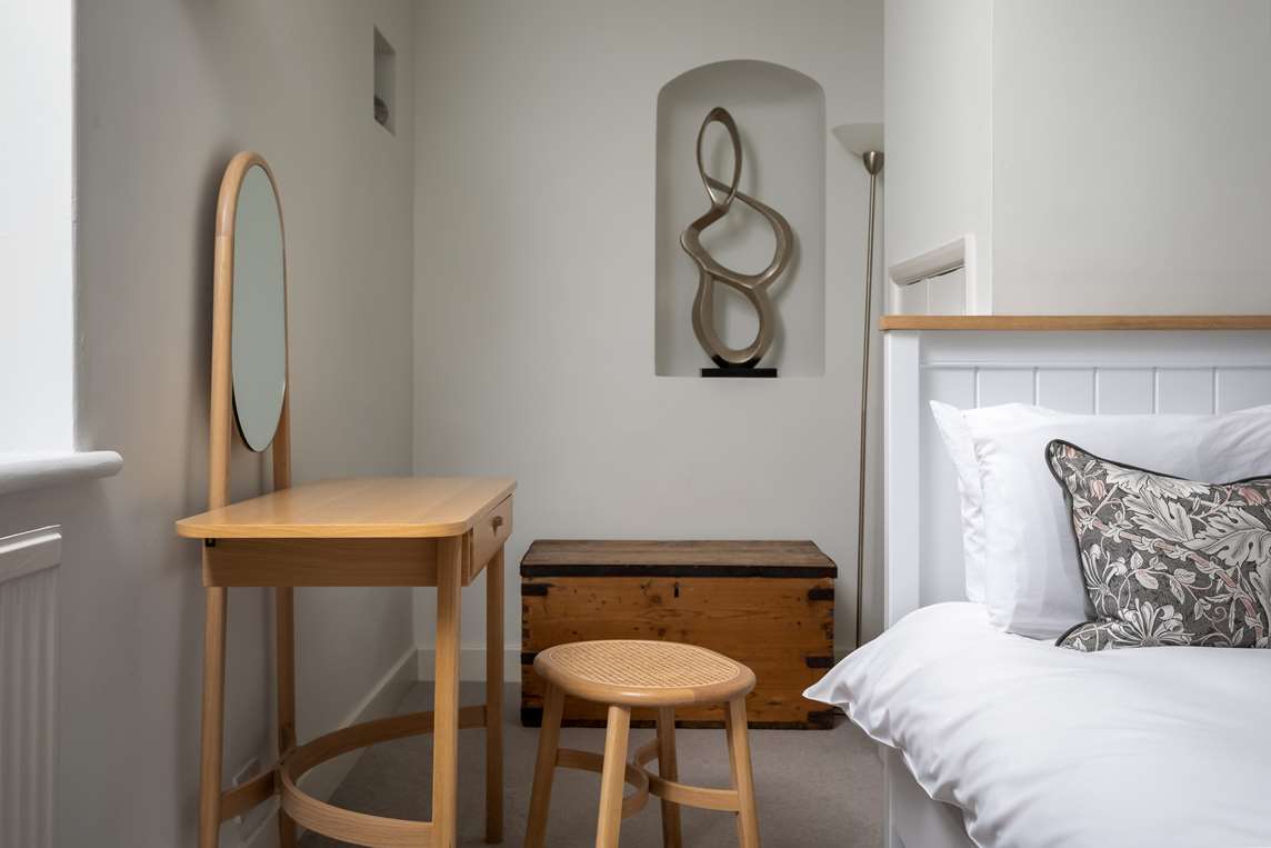 Master bedroom, first floor Master bedroom, first floor