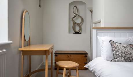 Master bedroom, first floor Master bedroom, first floor