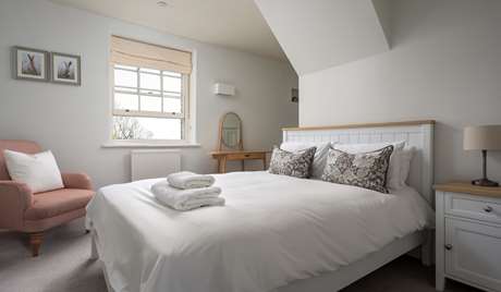 Master bedroom, first floor Master bedroom, first floor