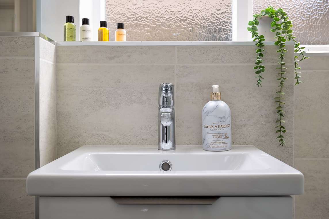 Bathroom, ground floor Bathroom, ground floor