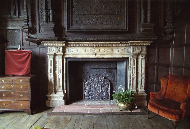 Image: Photo of the alabaster fireplace at Kenilworth Castle