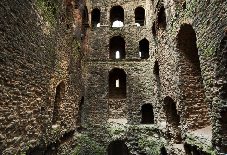 Image: Photo of the ruins of Rochester Castle in Kent