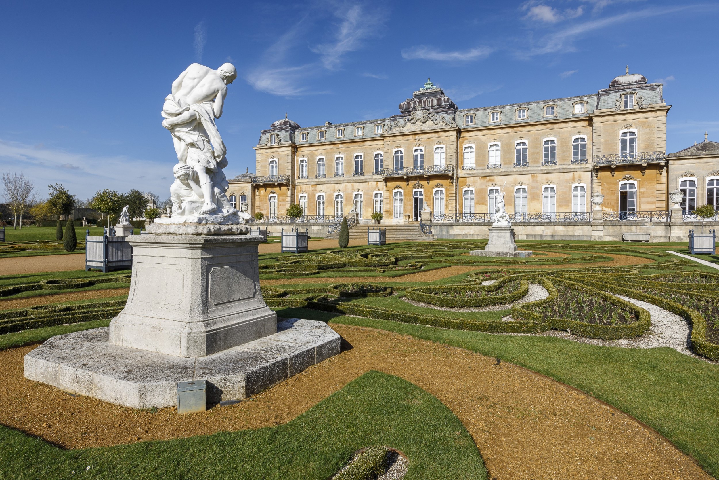 Image: The house and gardens at Wrest Park