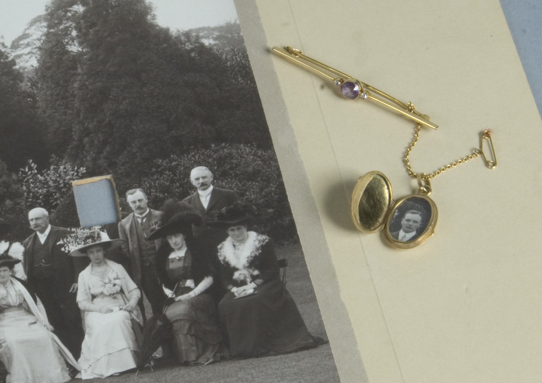 Image: Gold locket from Brodsworth