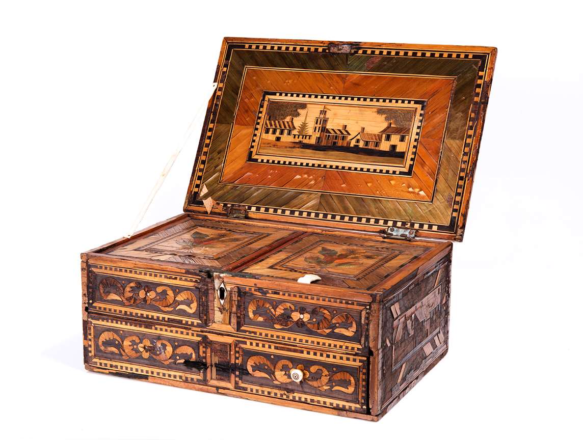 Box with straw-work decoration made by a prisoner Box with straw-work decoration made by a prisoner