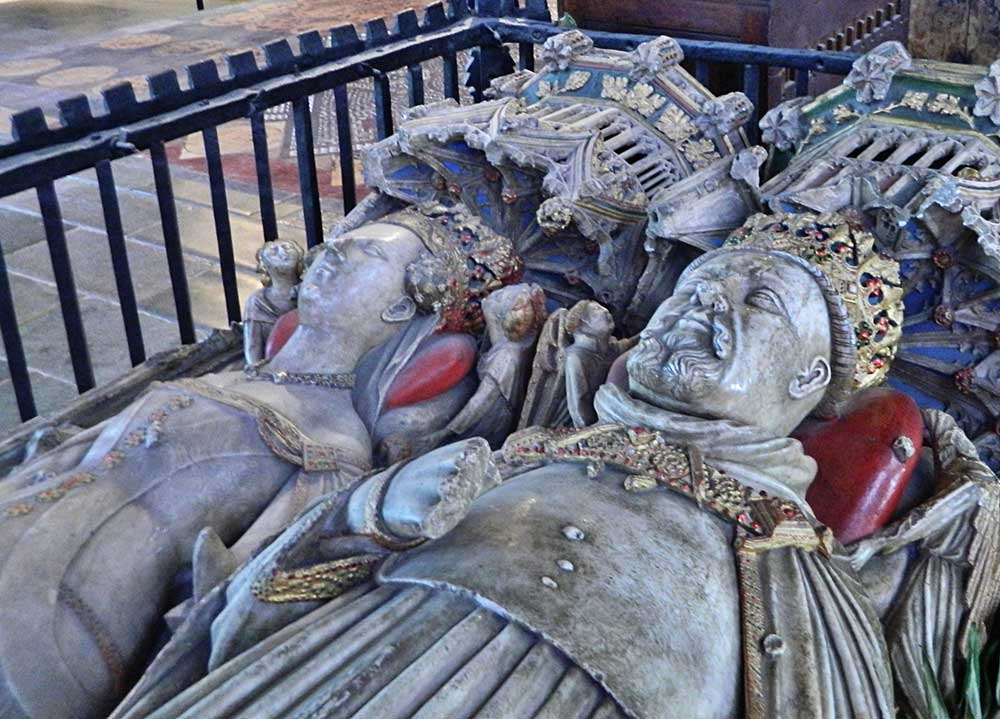 Funeral effigies of Joan and Henry IV Funeral effigies of Joan and Henry IV