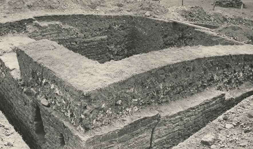 Excavations of the south-east area of the town walls in the 1930s Excavations of the south-east area of the town walls in the 1930s