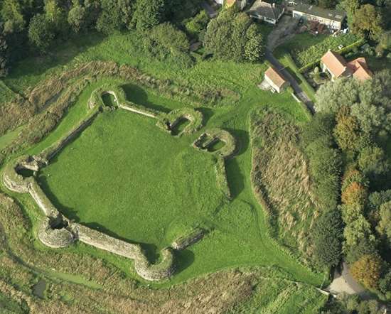 Heritage sites in LEADENHAM PARISH