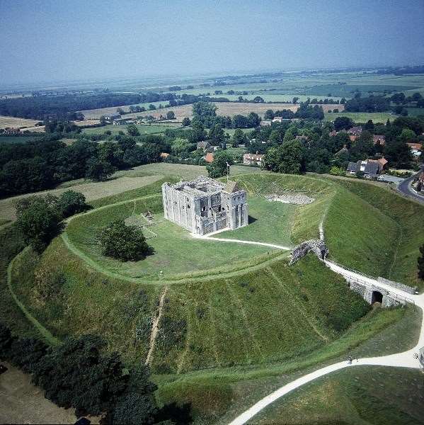 Castle Rising Castle | English Heritage