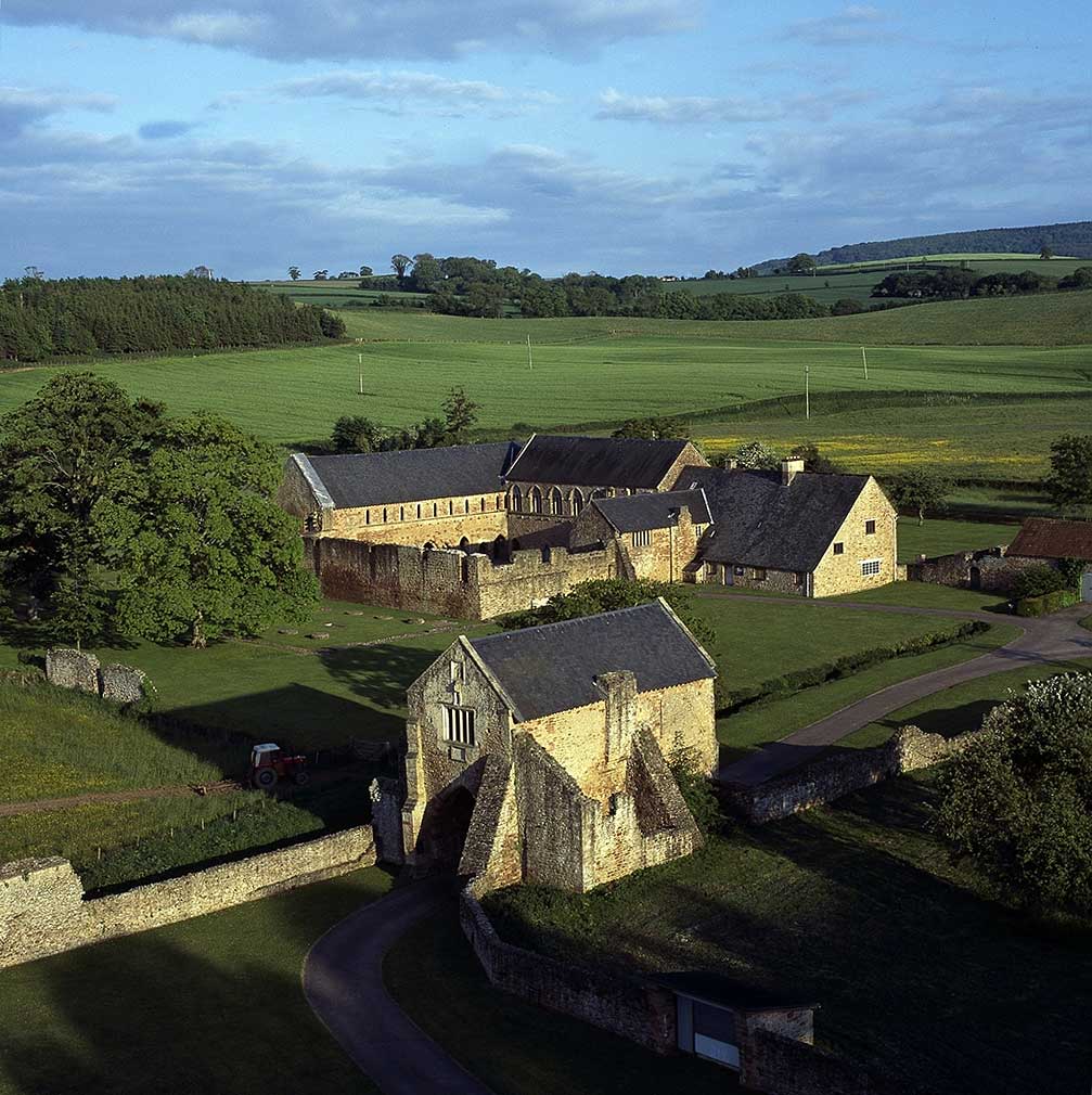 History of Cleeve Abbey | English Heritage