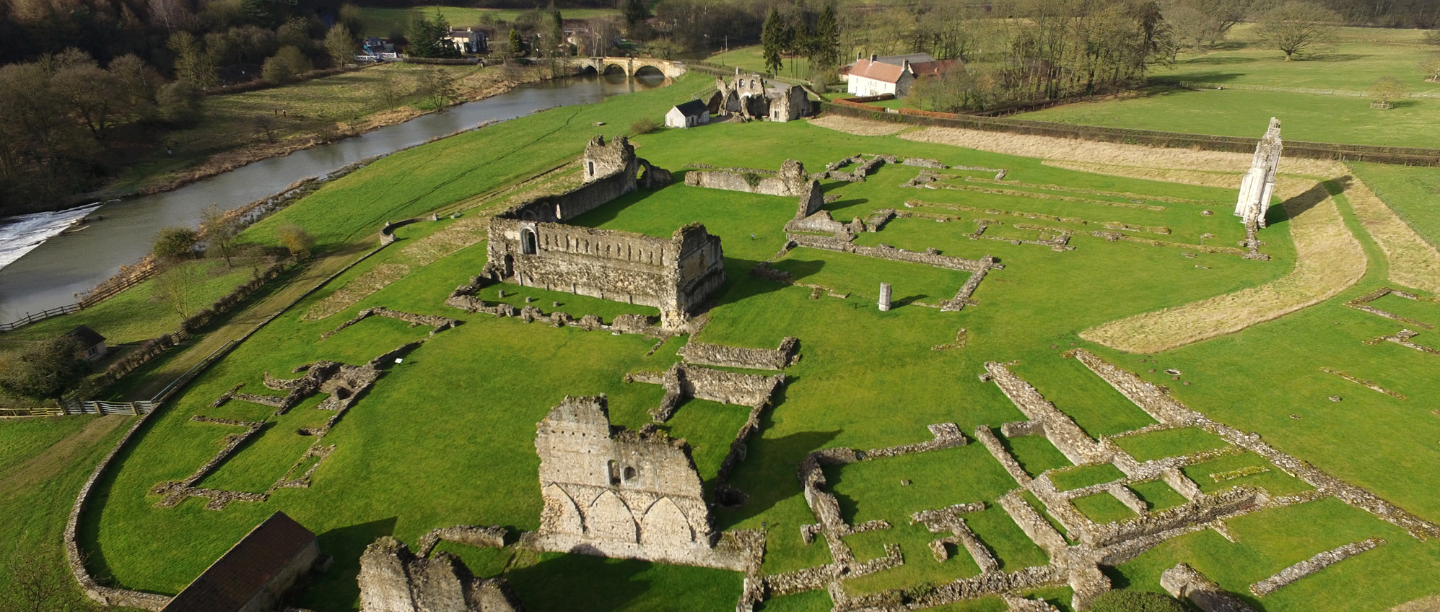 Kirkham Priory: Reruntuhan Biara yang Menyimpan Sejarah Abad Pertengahan hingga Perang Dunia