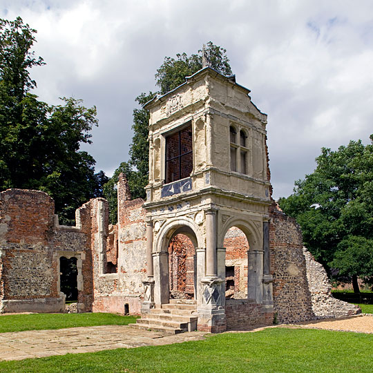 Sir Nicholas Bacon's showpiece porch