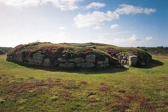 The mound over the burial chamber with its surrounding stone kerb The mound over the burial chamber with its surrounding stone kerb