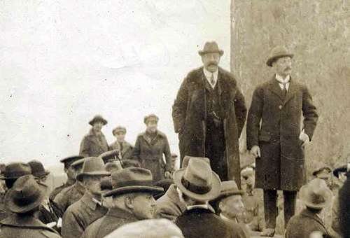 Cecil Chubb (right) at Stonehenge in 1918