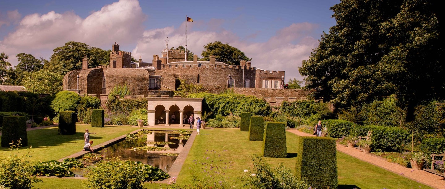 https://www.english-heritage.org.uk/siteassets/home/visit/places-to-visit/walmer-castle/things-to-see-and-do/queen-mothers-garden/queen-mothers-garden-header.jpg?w=1440&h=612&mode=crop&scale=both&quality=100&anchor=NoFocus&WebsiteVersion=20231208103628