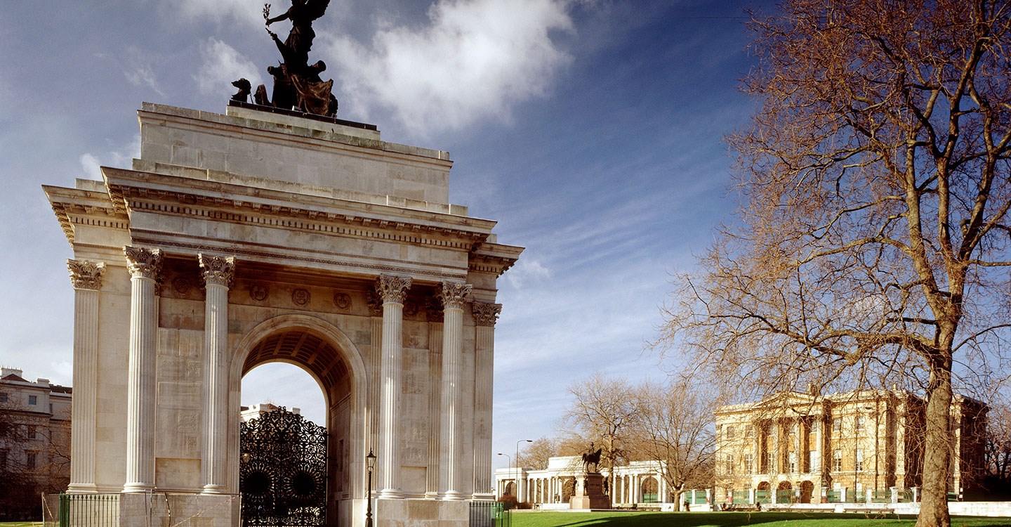 View of Wellington Arch in the sunshine